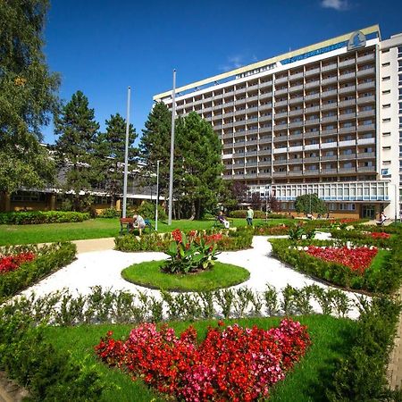 Rehabilitacni Sanatorium - Lazne Darkov Hotel การ์วินา ภายนอก รูปภาพ