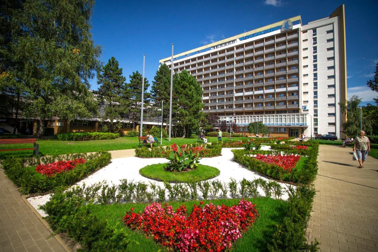 Rehabilitacni Sanatorium - Lazne Darkov Hotel การ์วินา ภายนอก รูปภาพ