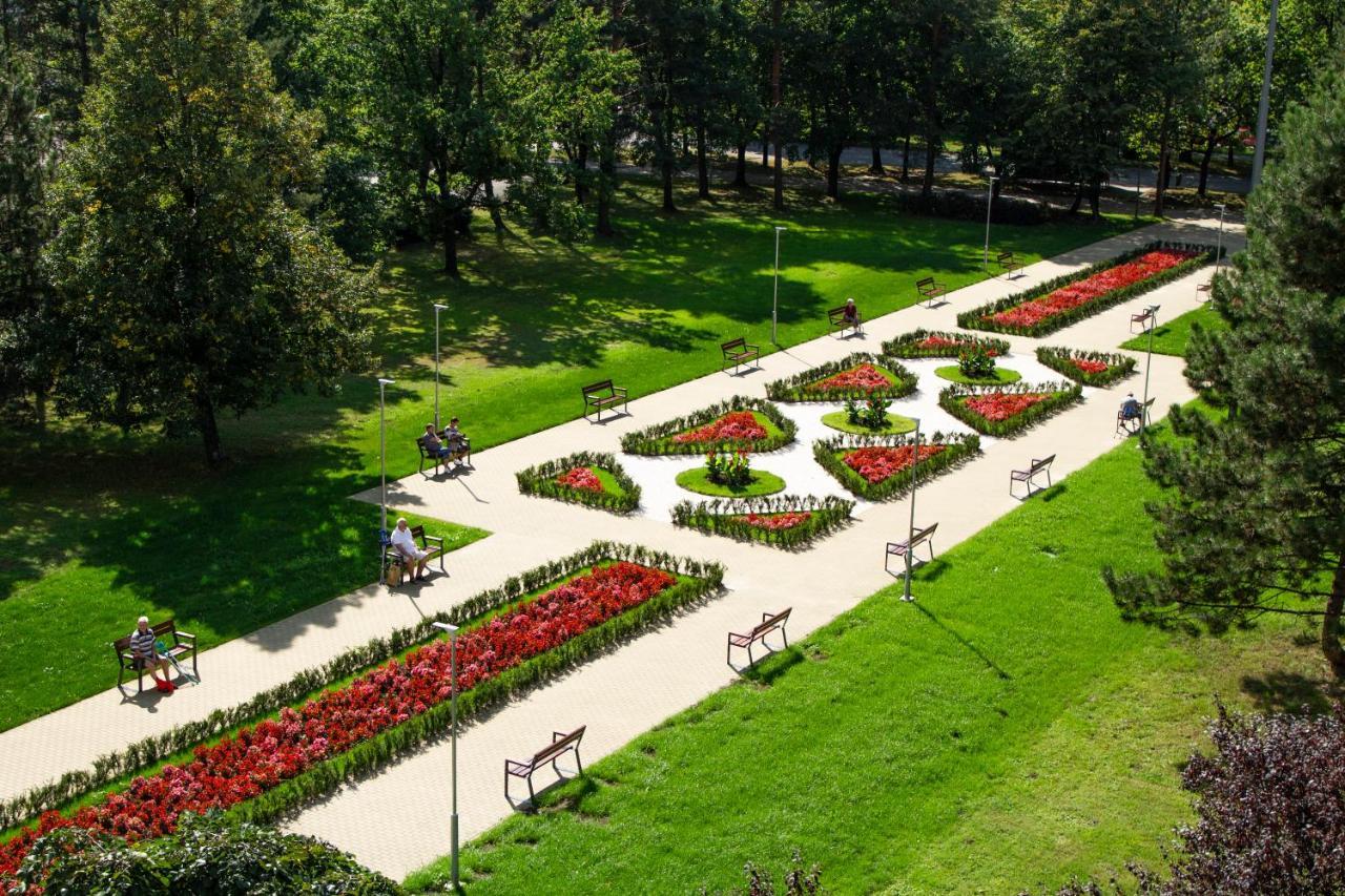 Rehabilitacni Sanatorium - Lazne Darkov Hotel การ์วินา ภายนอก รูปภาพ
